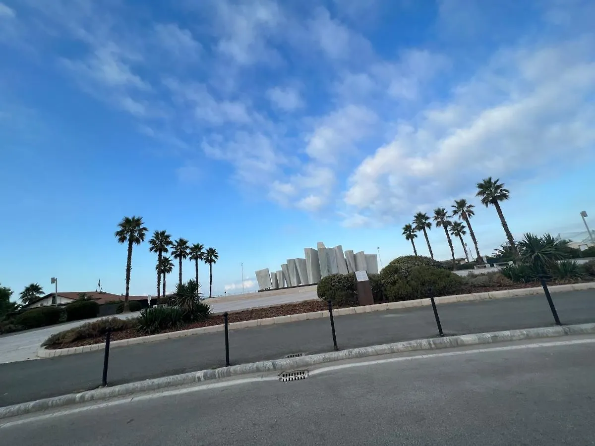 A 2 Passi Dal Mare - Seaside Apt With Backyard 마사 이탈리아