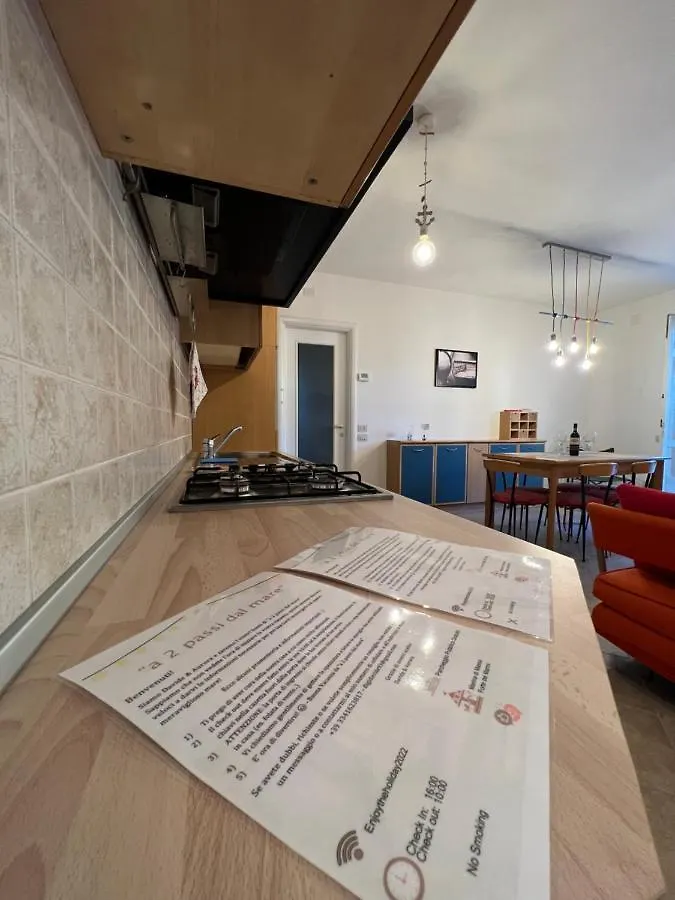 A 2 Passi Dal Mare - Seaside Apt With Backyard 마사 0*,  이탈리아